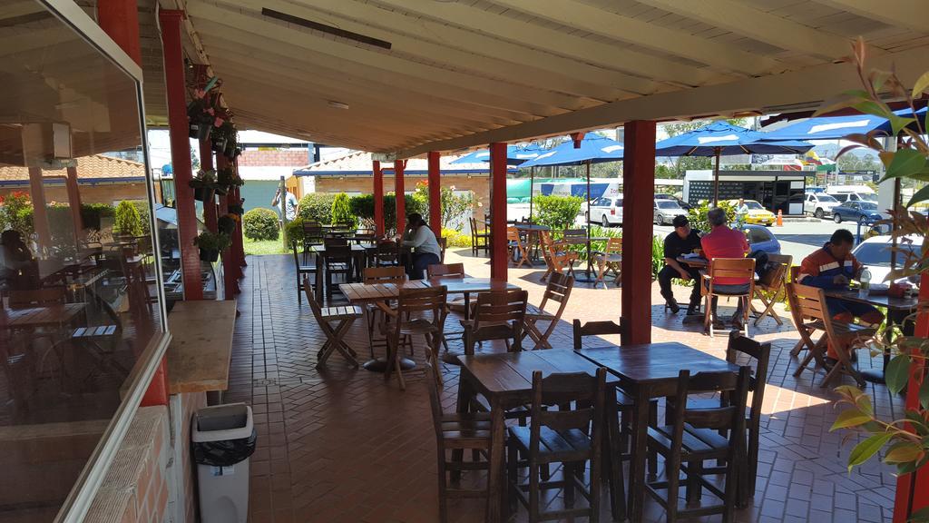 Hostal El Hangar Rionegro Exteriör bild