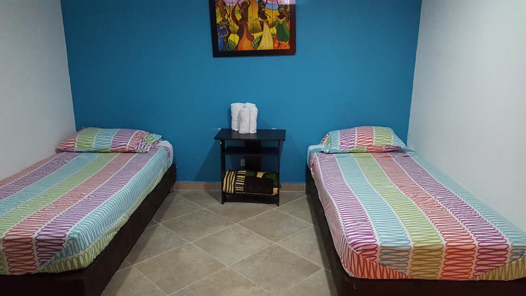 Hostal El Hangar Rionegro Exteriör bild