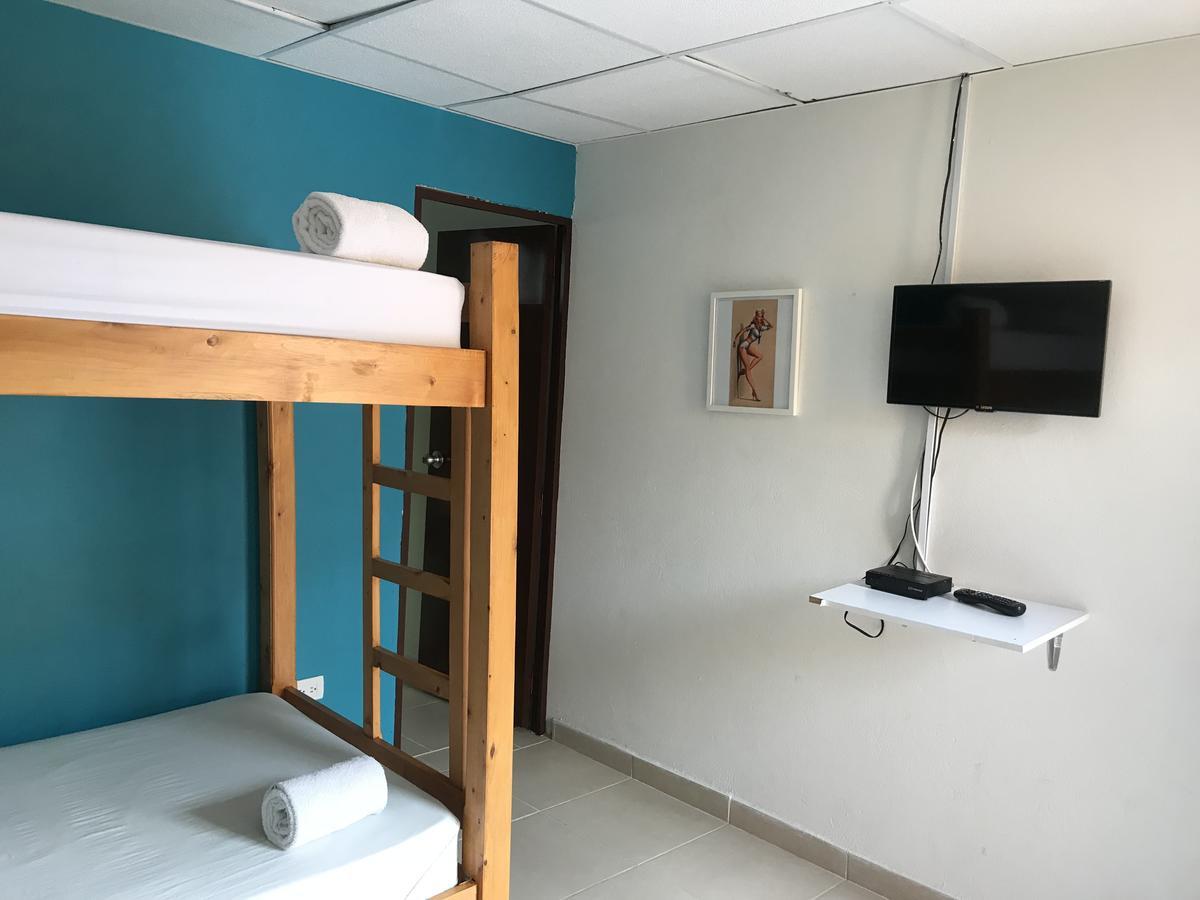 Hostal El Hangar Rionegro Exteriör bild