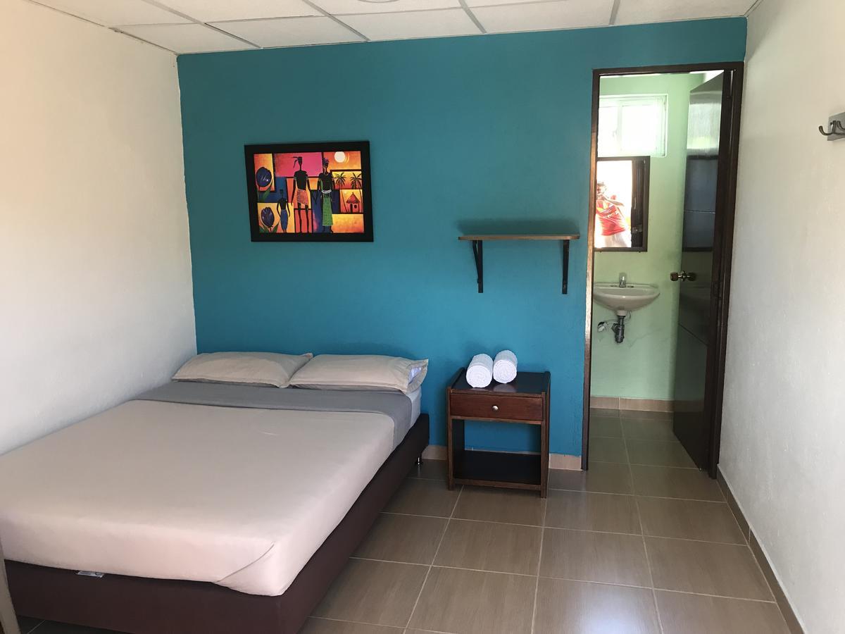 Hostal El Hangar Rionegro Exteriör bild