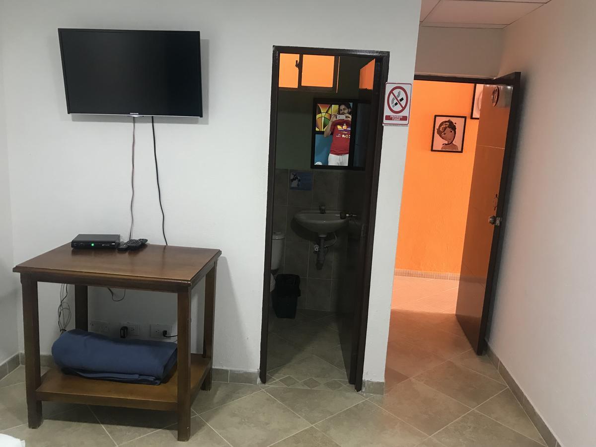 Hostal El Hangar Rionegro Exteriör bild